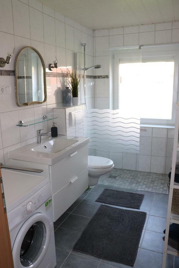 אמדן Ferienwohnung Wippsteert - 5 Sterne - Mit Balkon Und Pkw Stellplatz מראה חיצוני תמונה